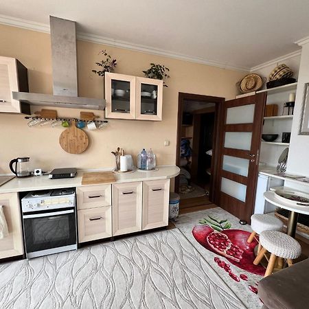 Downtown Central Apartment With Working Kitchen, City Views & Free Parking Kazanlŭk Esterno foto