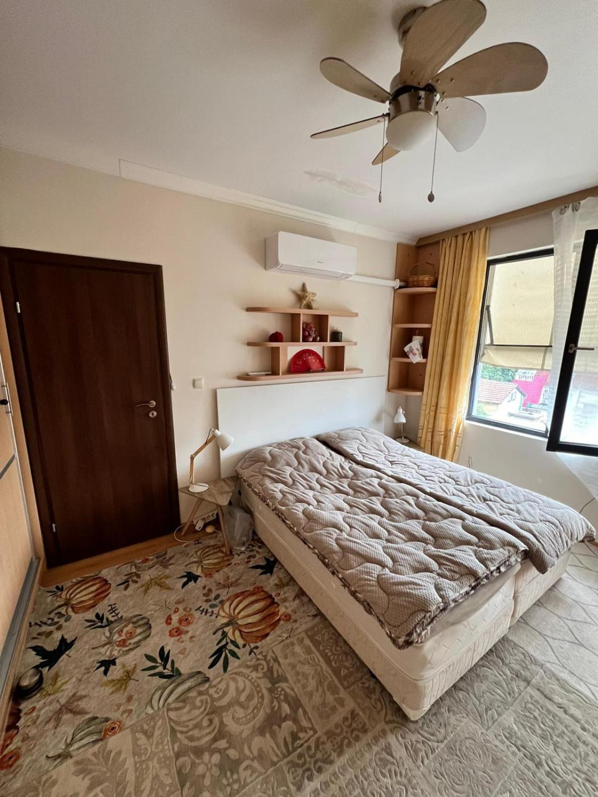 Downtown Central Apartment With Working Kitchen, City Views & Free Parking Kazanlŭk Esterno foto