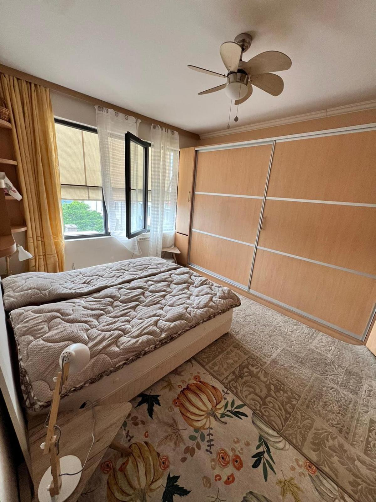 Downtown Central Apartment With Working Kitchen, City Views & Free Parking Kazanlŭk Esterno foto