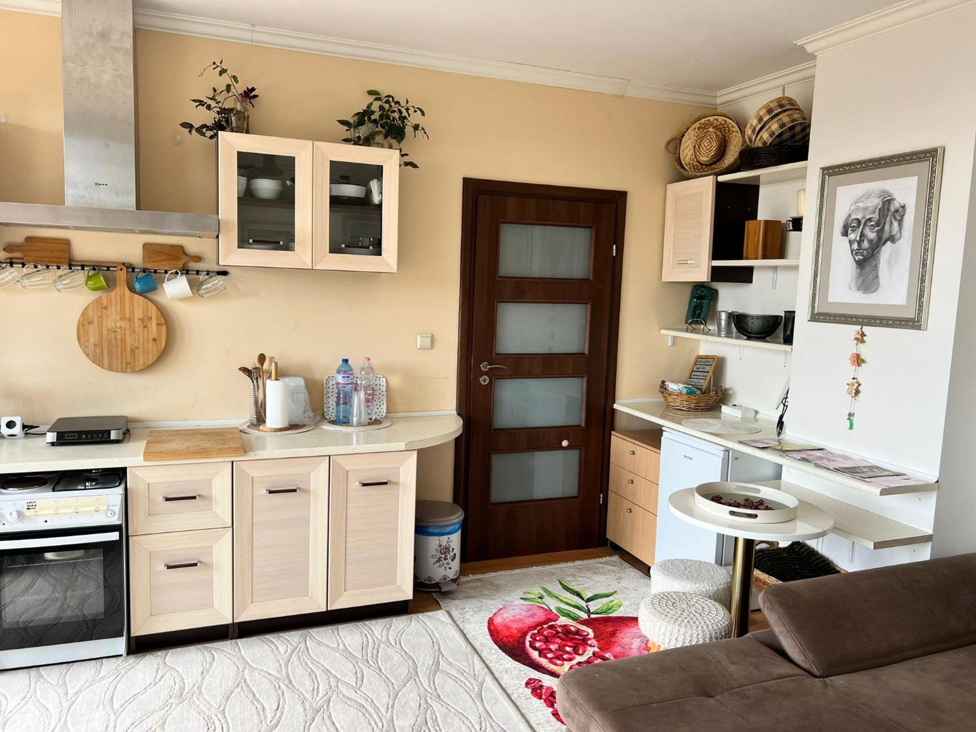Downtown Central Apartment With Working Kitchen, City Views & Free Parking Kazanlŭk Esterno foto