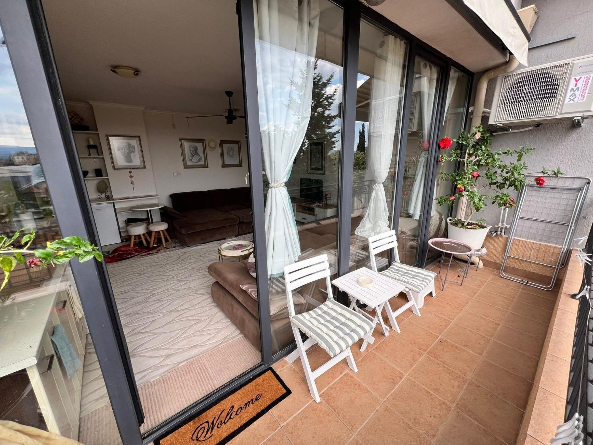Downtown Central Apartment With Working Kitchen, City Views & Free Parking Kazanlŭk Esterno foto