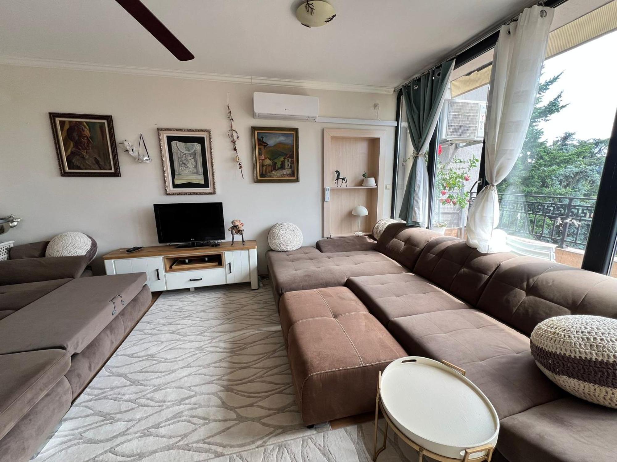Downtown Central Apartment With Working Kitchen, City Views & Free Parking Kazanlŭk Esterno foto