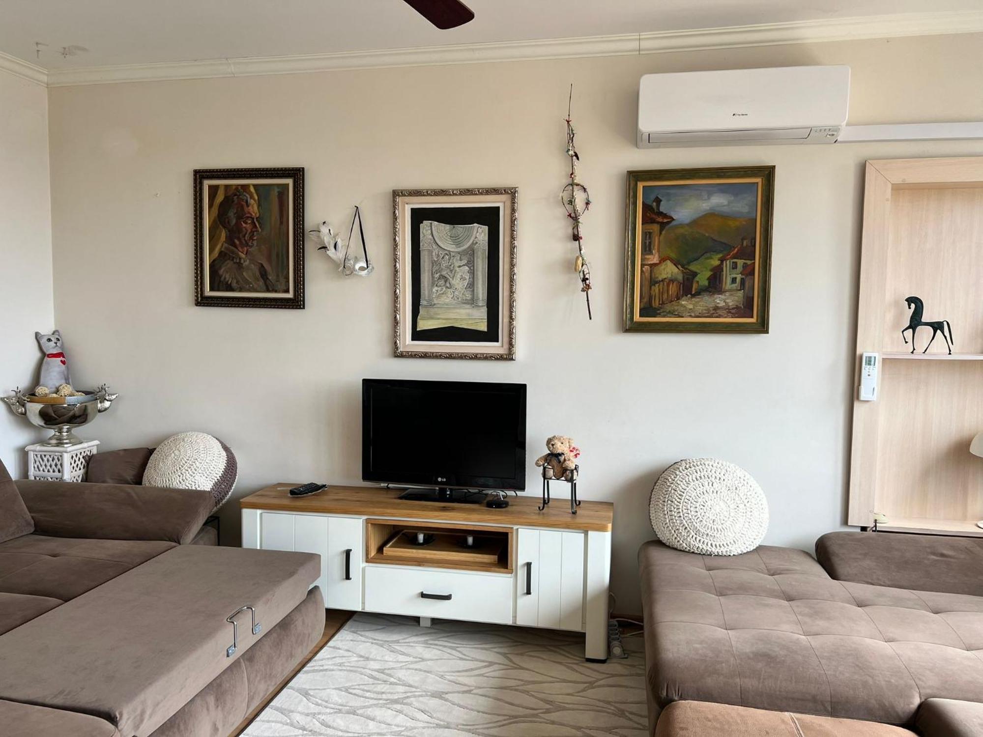 Downtown Central Apartment With Working Kitchen, City Views & Free Parking Kazanlŭk Esterno foto