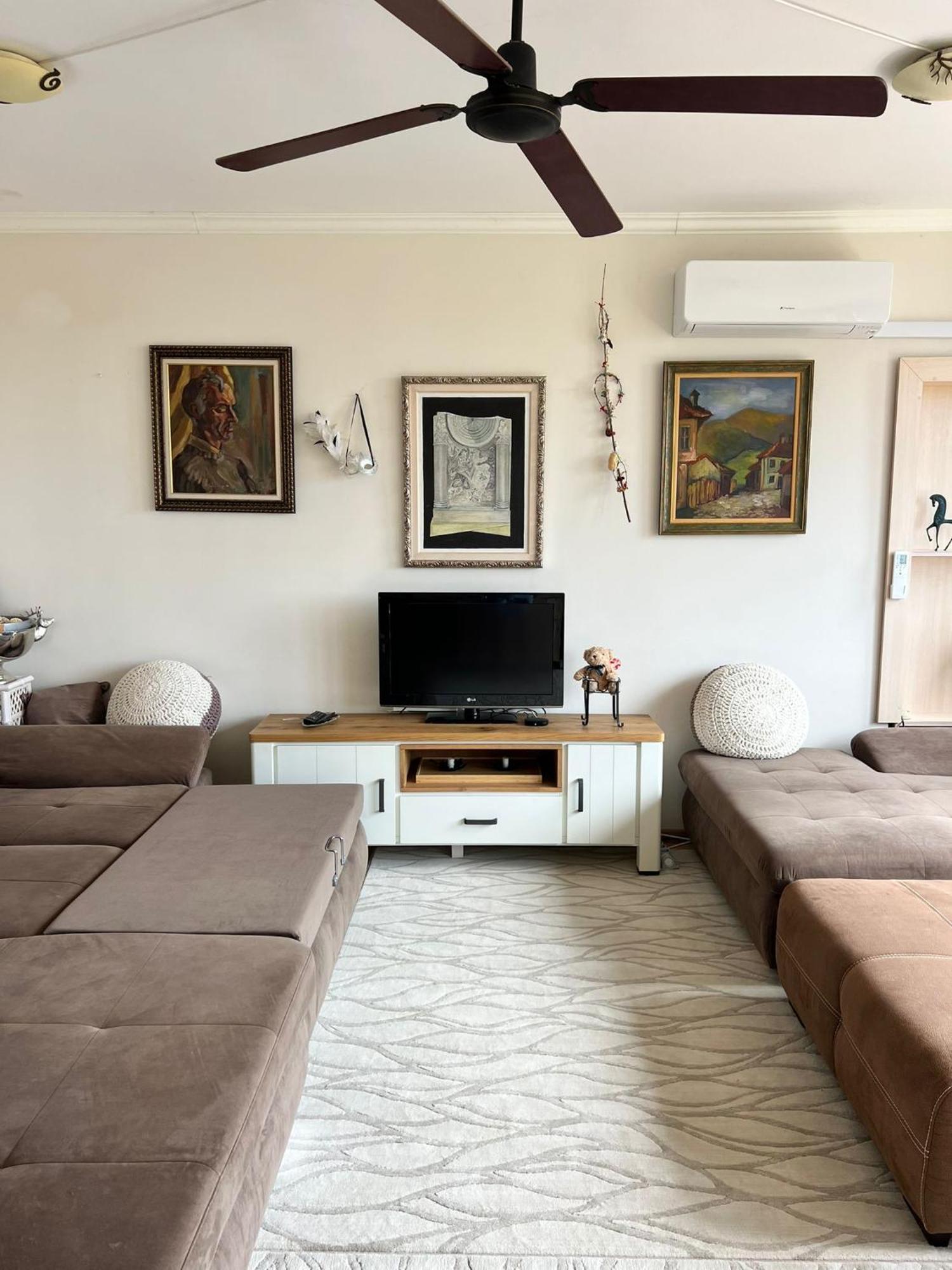 Downtown Central Apartment With Working Kitchen, City Views & Free Parking Kazanlŭk Esterno foto