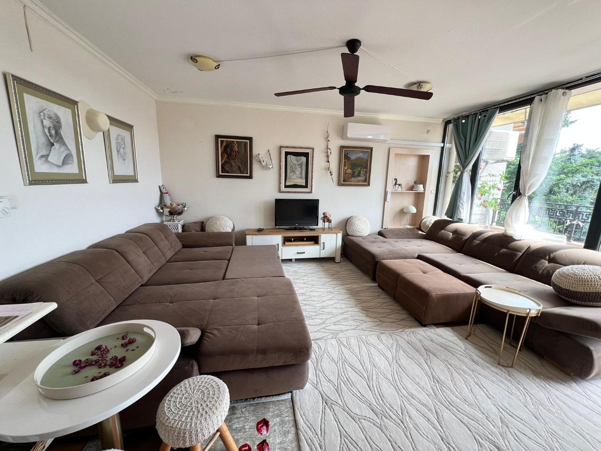 Downtown Central Apartment With Working Kitchen, City Views & Free Parking Kazanlŭk Esterno foto