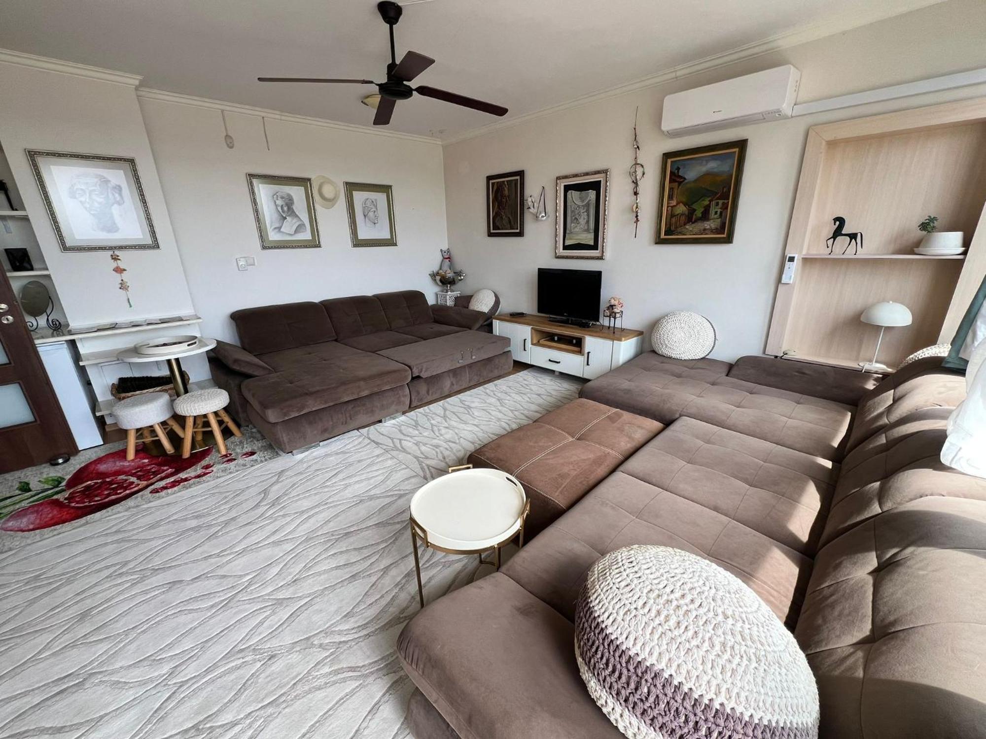 Downtown Central Apartment With Working Kitchen, City Views & Free Parking Kazanlŭk Esterno foto