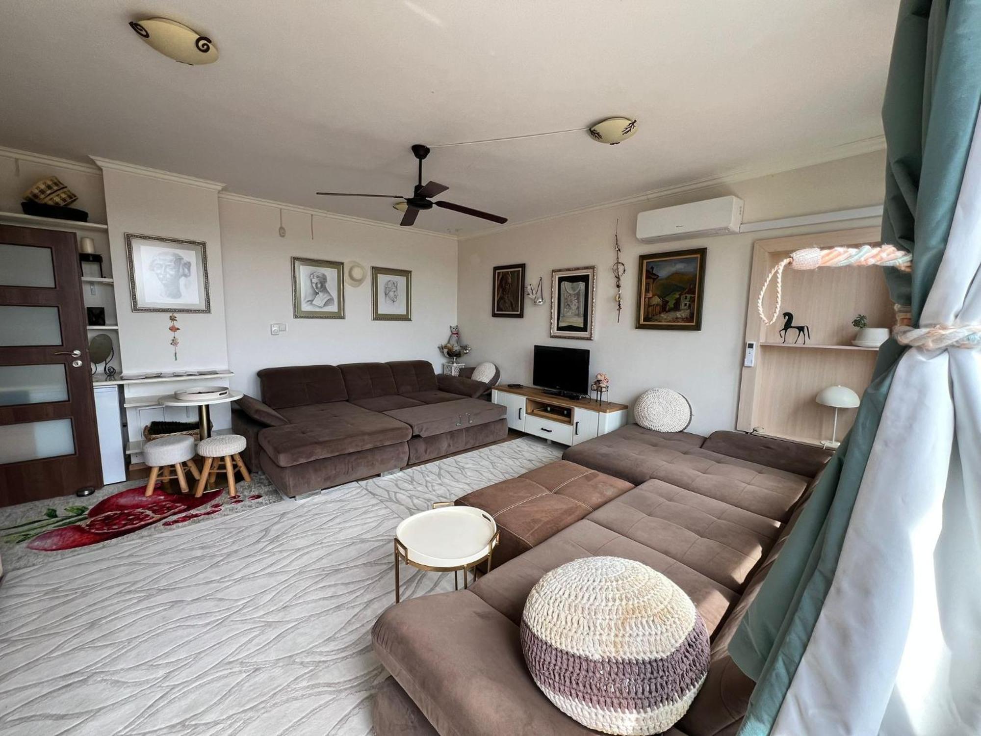 Downtown Central Apartment With Working Kitchen, City Views & Free Parking Kazanlŭk Esterno foto