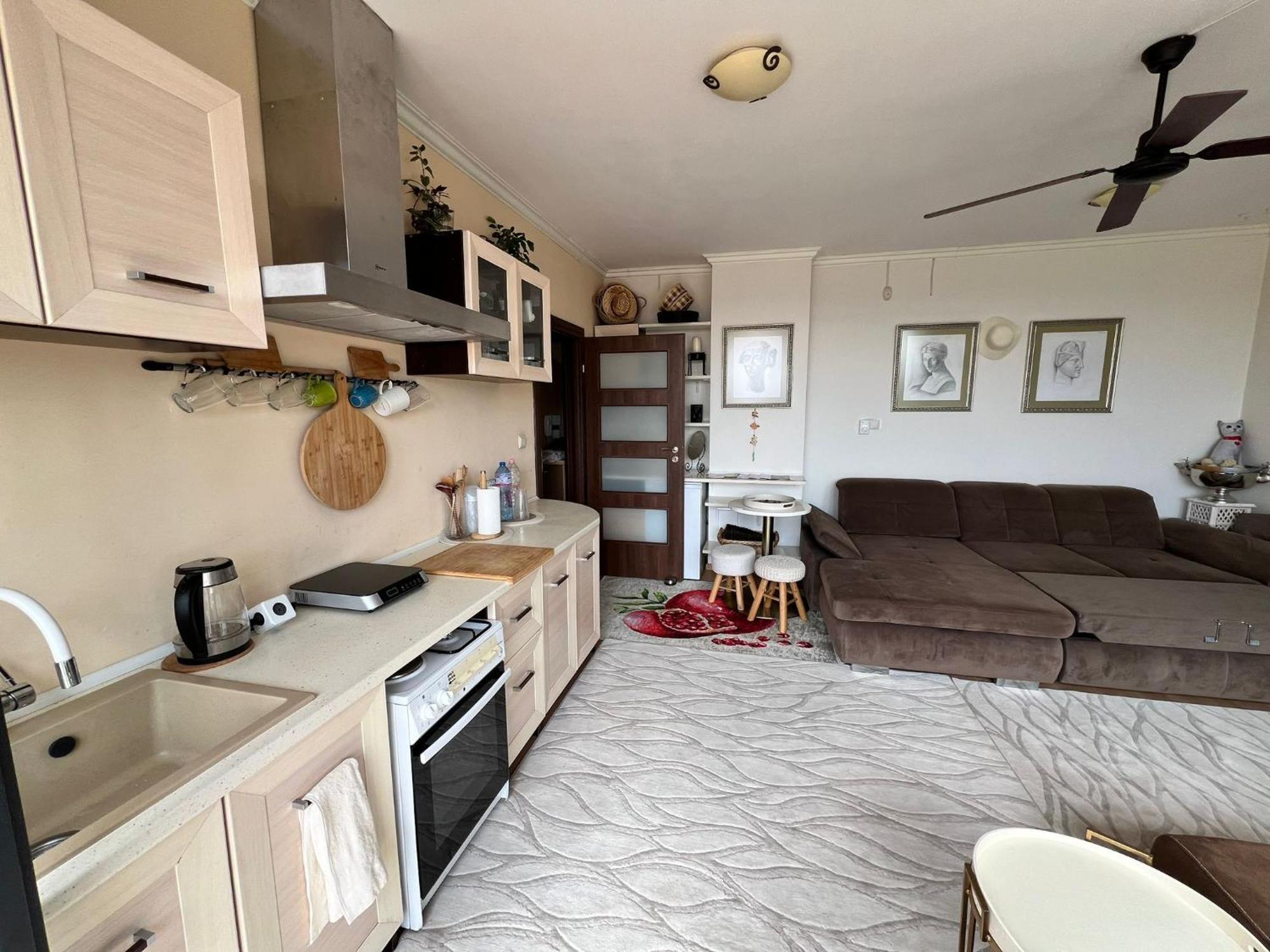 Downtown Central Apartment With Working Kitchen, City Views & Free Parking Kazanlŭk Esterno foto