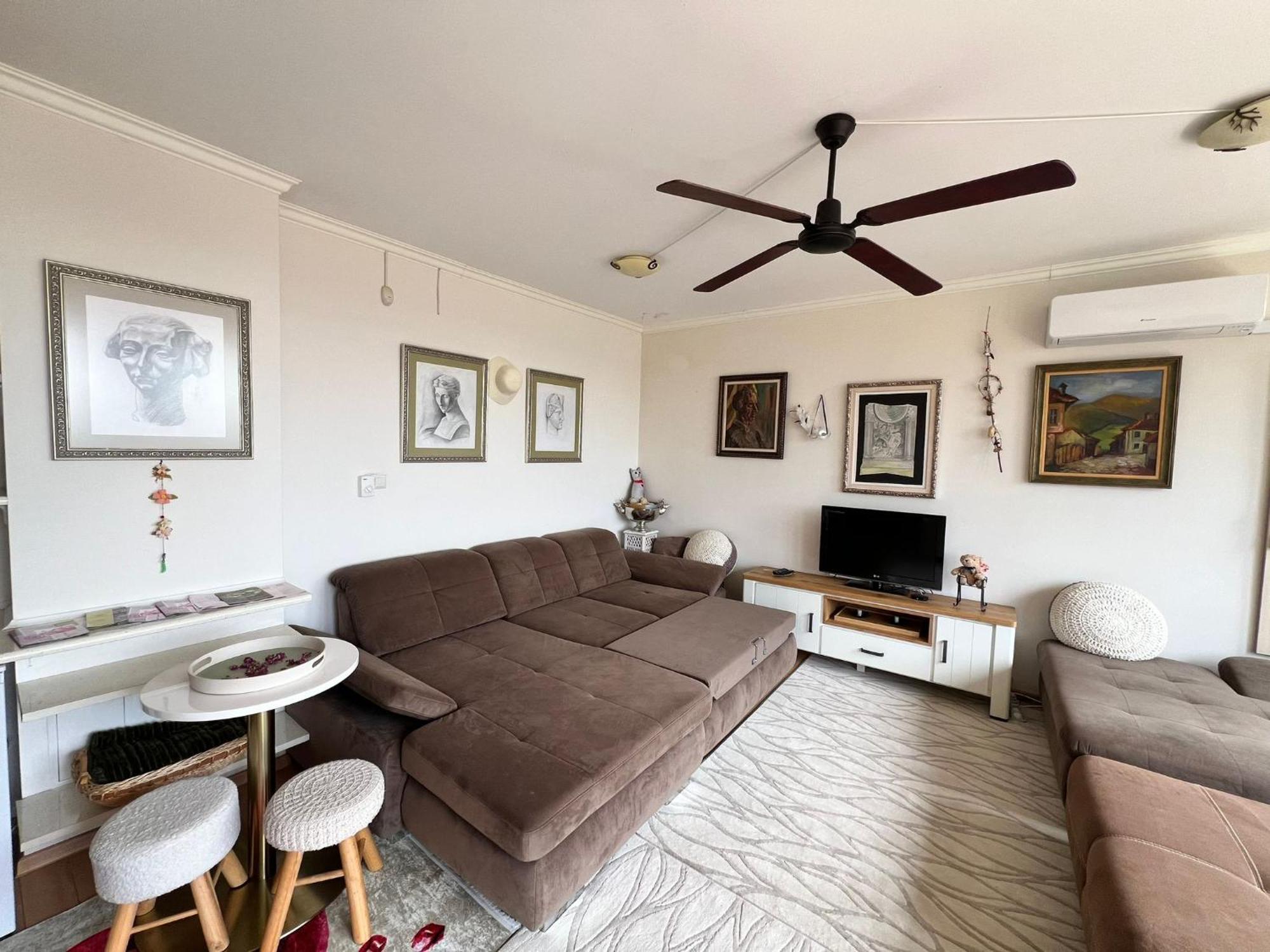 Downtown Central Apartment With Working Kitchen, City Views & Free Parking Kazanlŭk Esterno foto