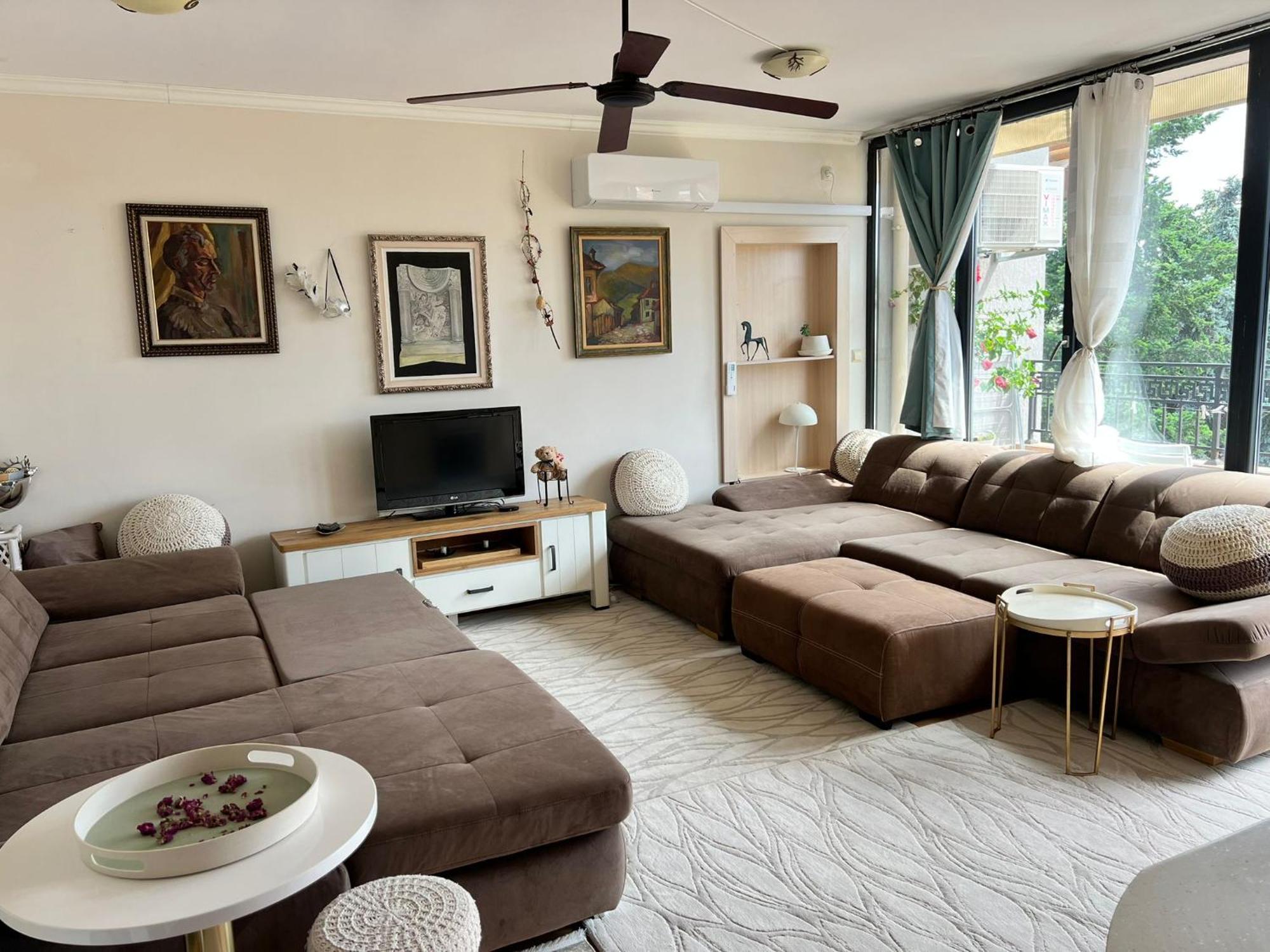 Downtown Central Apartment With Working Kitchen, City Views & Free Parking Kazanlŭk Esterno foto