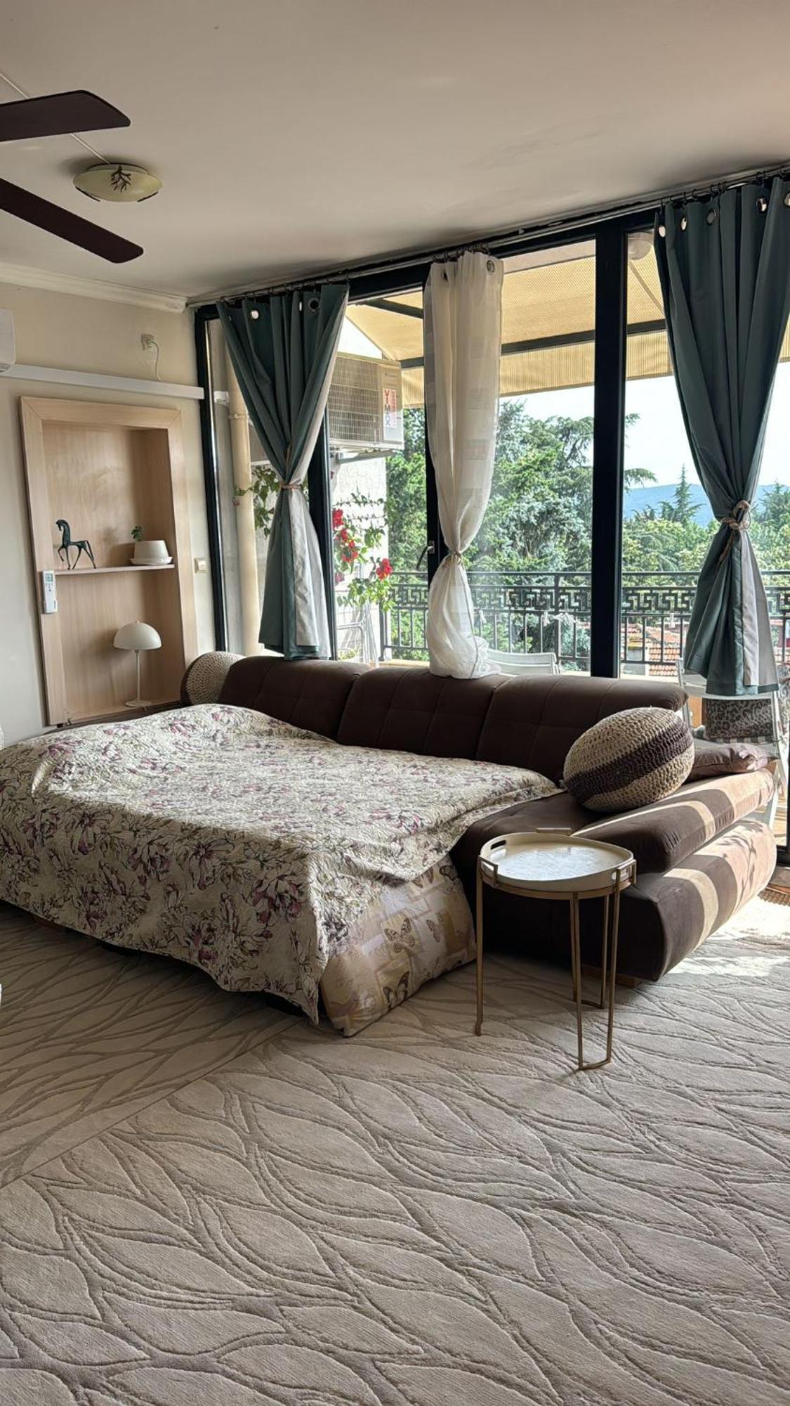 Downtown Central Apartment With Working Kitchen, City Views & Free Parking Kazanlŭk Esterno foto