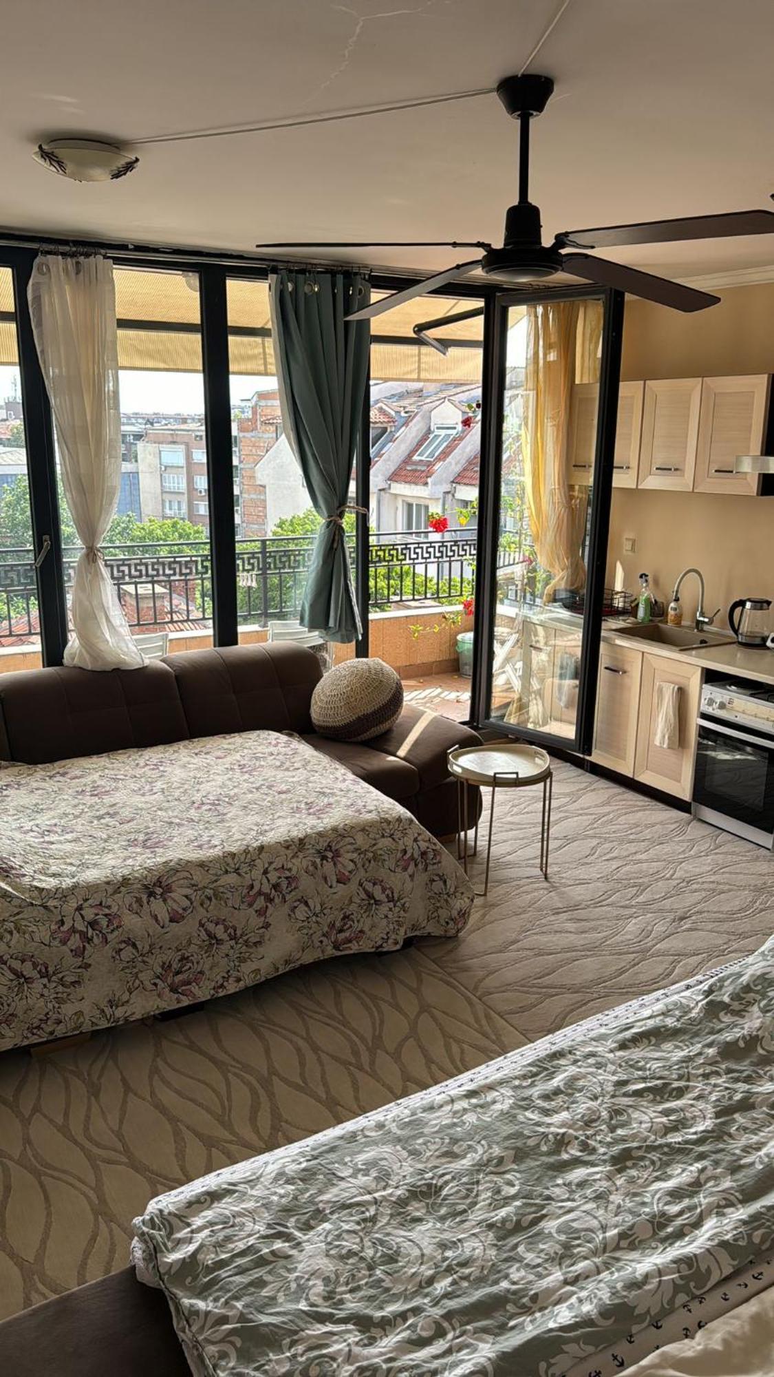 Downtown Central Apartment With Working Kitchen, City Views & Free Parking Kazanlŭk Esterno foto