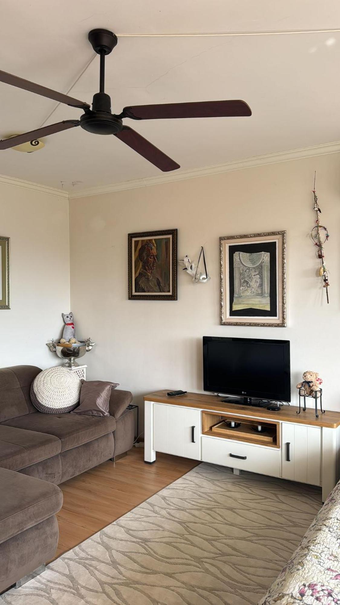 Downtown Central Apartment With Working Kitchen, City Views & Free Parking Kazanlŭk Esterno foto