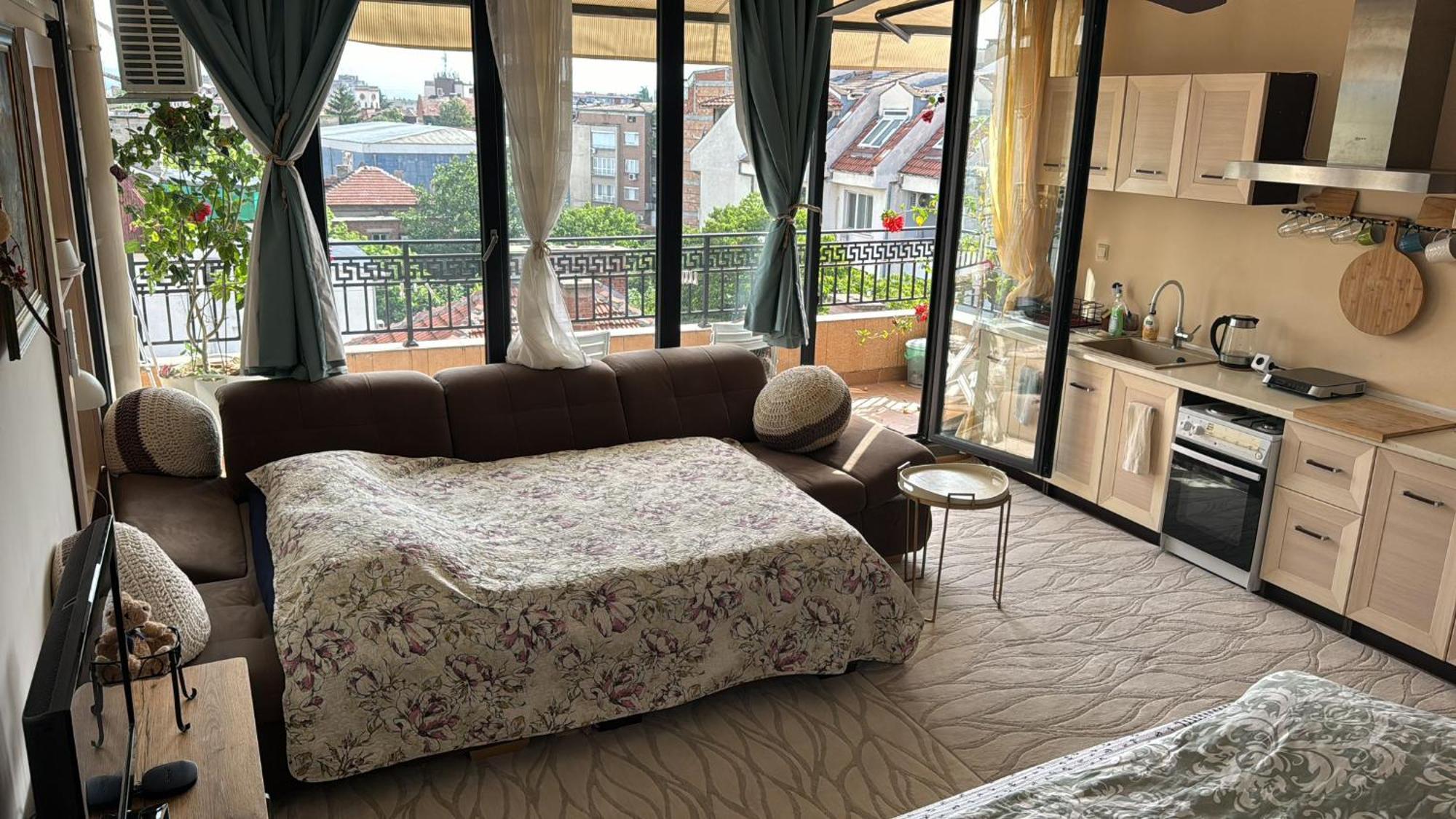 Downtown Central Apartment With Working Kitchen, City Views & Free Parking Kazanlŭk Esterno foto