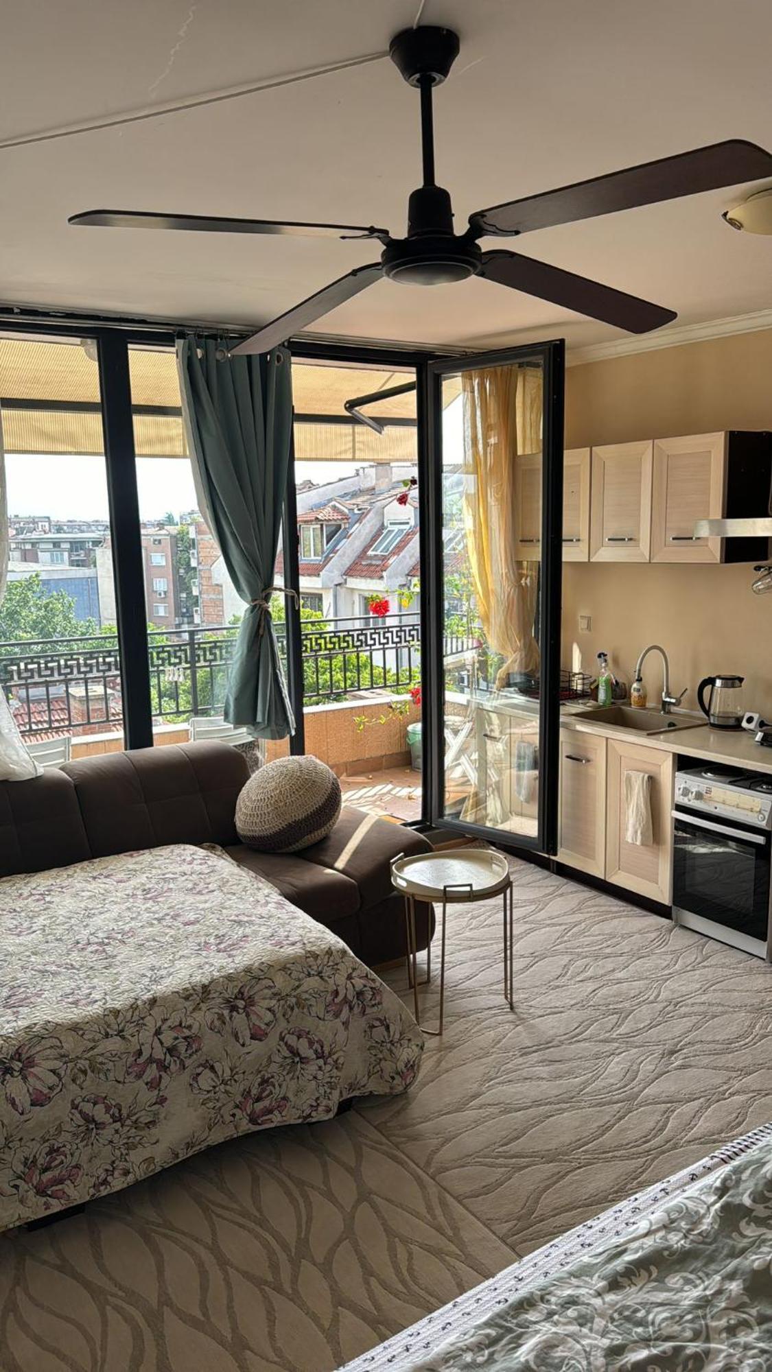Downtown Central Apartment With Working Kitchen, City Views & Free Parking Kazanlŭk Esterno foto
