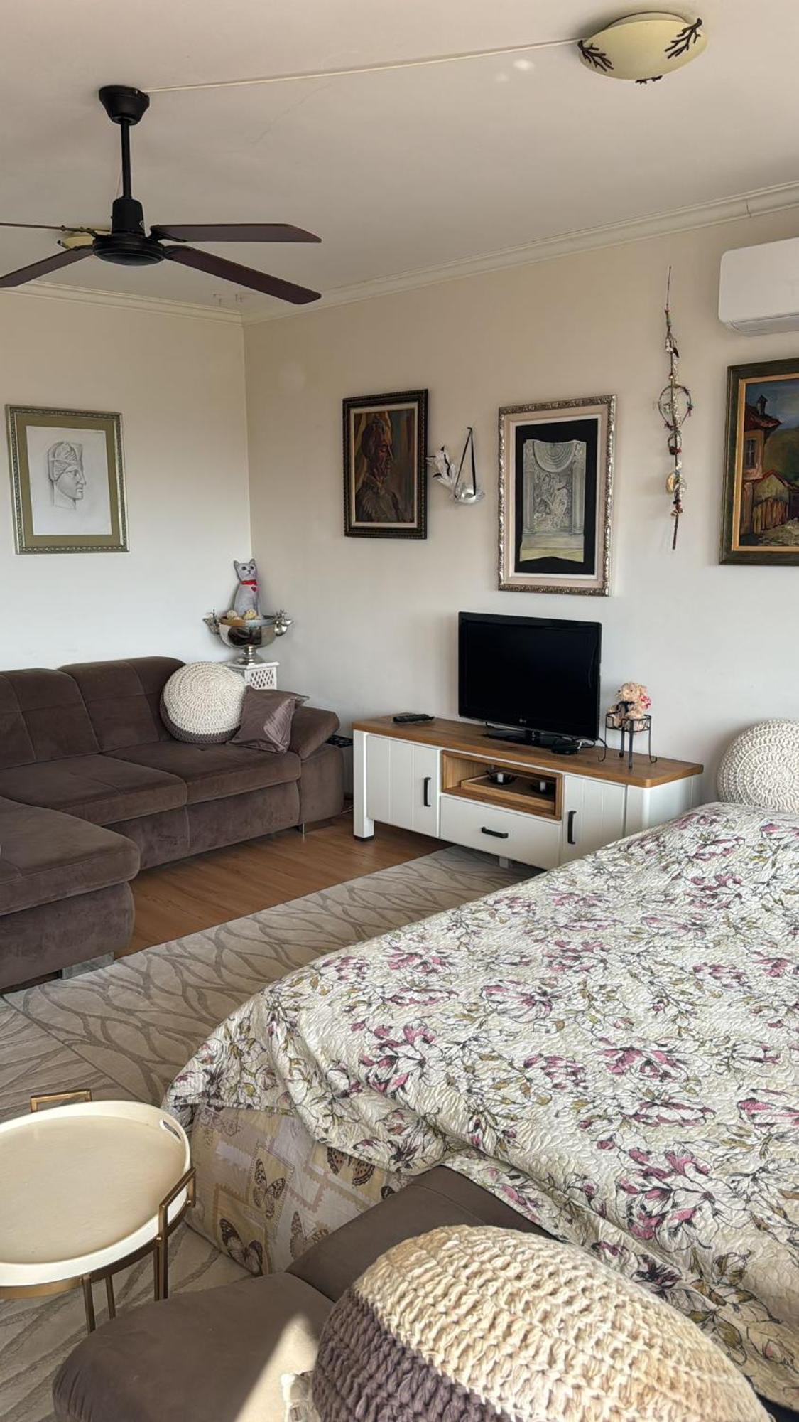 Downtown Central Apartment With Working Kitchen, City Views & Free Parking Kazanlŭk Esterno foto