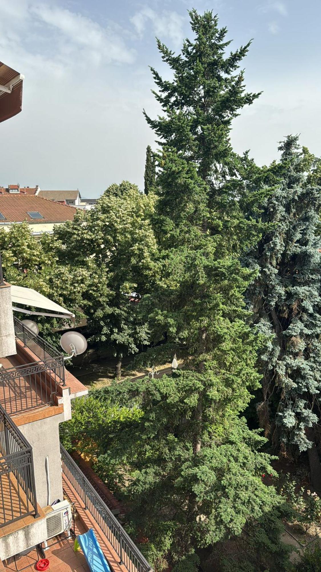 Downtown Central Apartment With Working Kitchen, City Views & Free Parking Kazanlŭk Esterno foto